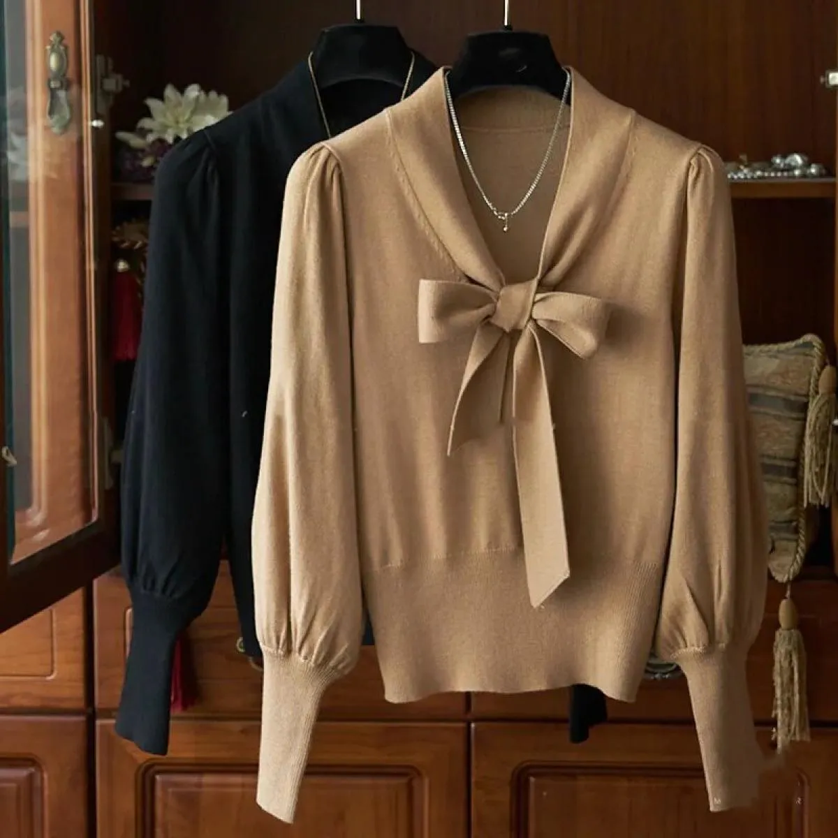2024 Maglione pullover con base manica lanterna con farfallino di nicchia dal design semplice e retrò 2024