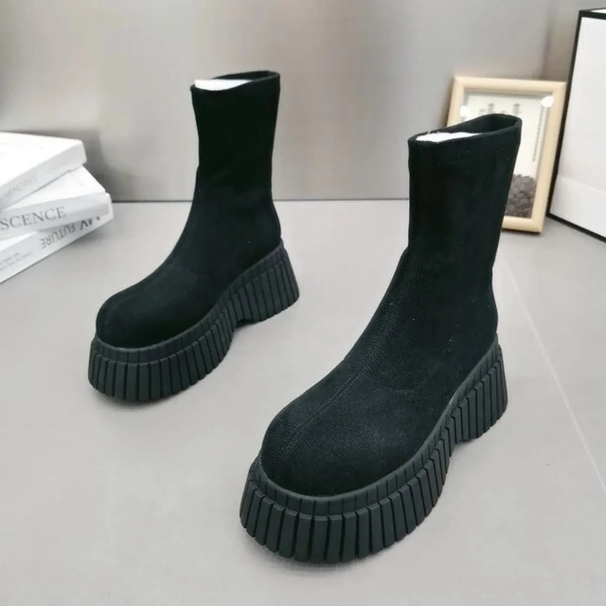 2024 Stivaletti da donna invernali Moda maniche scivolose Eleganti stivali corti con suola spessa Stivali da donna caldi lavorat