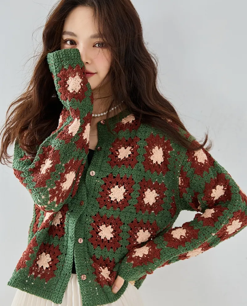 23 Autunno Nuova trama tridimensionale all'uncinetto Colore abbinato Fibbia a conchiglia Giacca maglione retrò pigro Cardigan la
