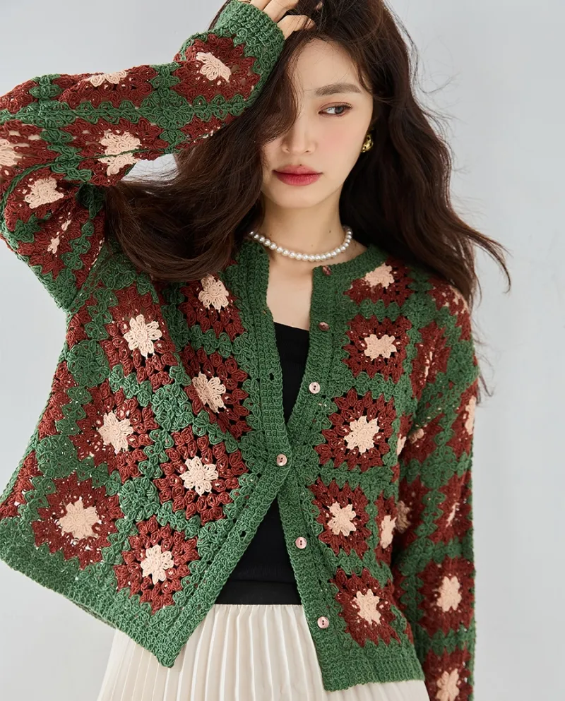23 Autunno Nuova trama tridimensionale all'uncinetto Colore abbinato Fibbia a conchiglia Giacca maglione retrò pigro Cardigan la