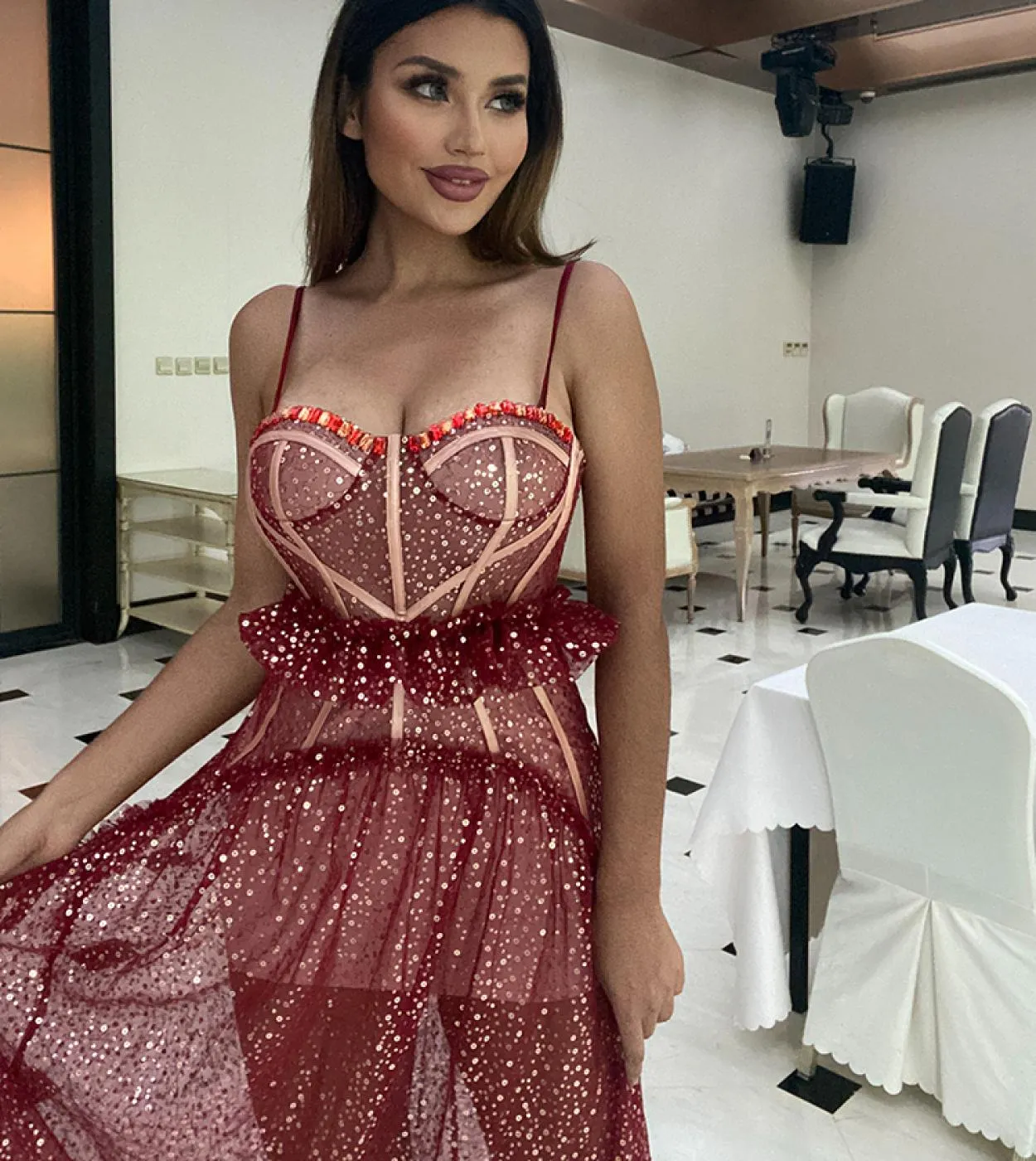 Abito lungo rosso con paillettes senza spalline Sconto Abito lungo rosso con paillettes senza maniche