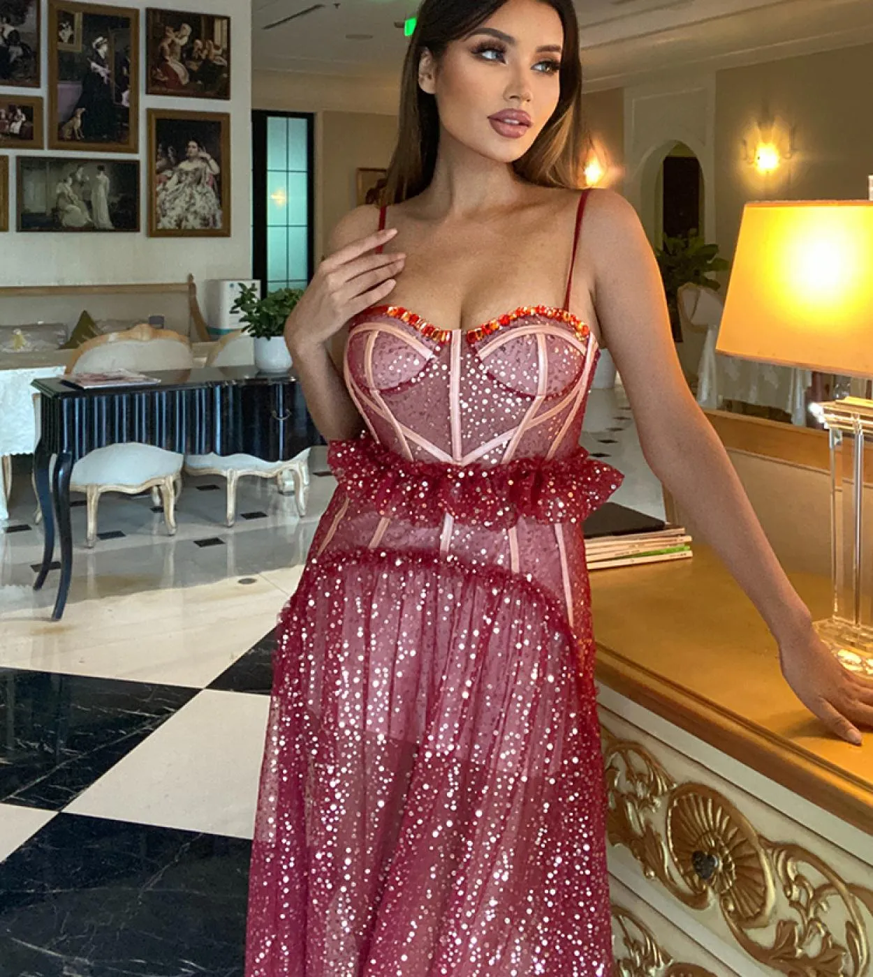 Abito lungo rosso con paillettes senza spalline Sconto Abito lungo rosso con paillettes senza maniche
