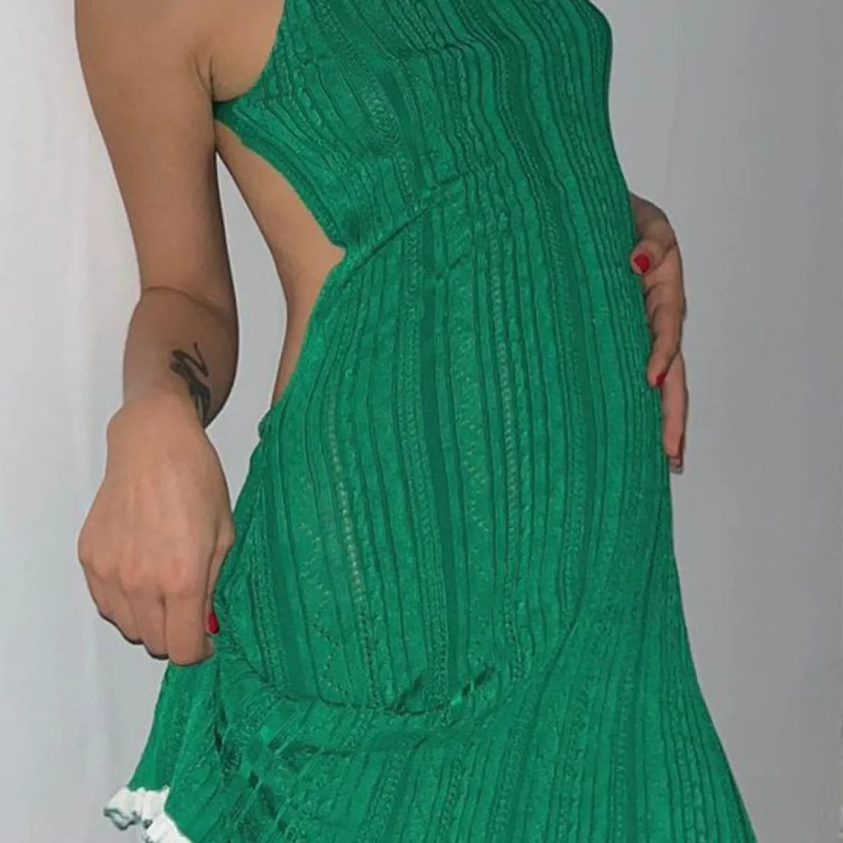 Beach Maglione lavorato a maglia Mini abito femminile Backless Estate 2024 Spaghetti Slim Fashion Abito senza maniche per