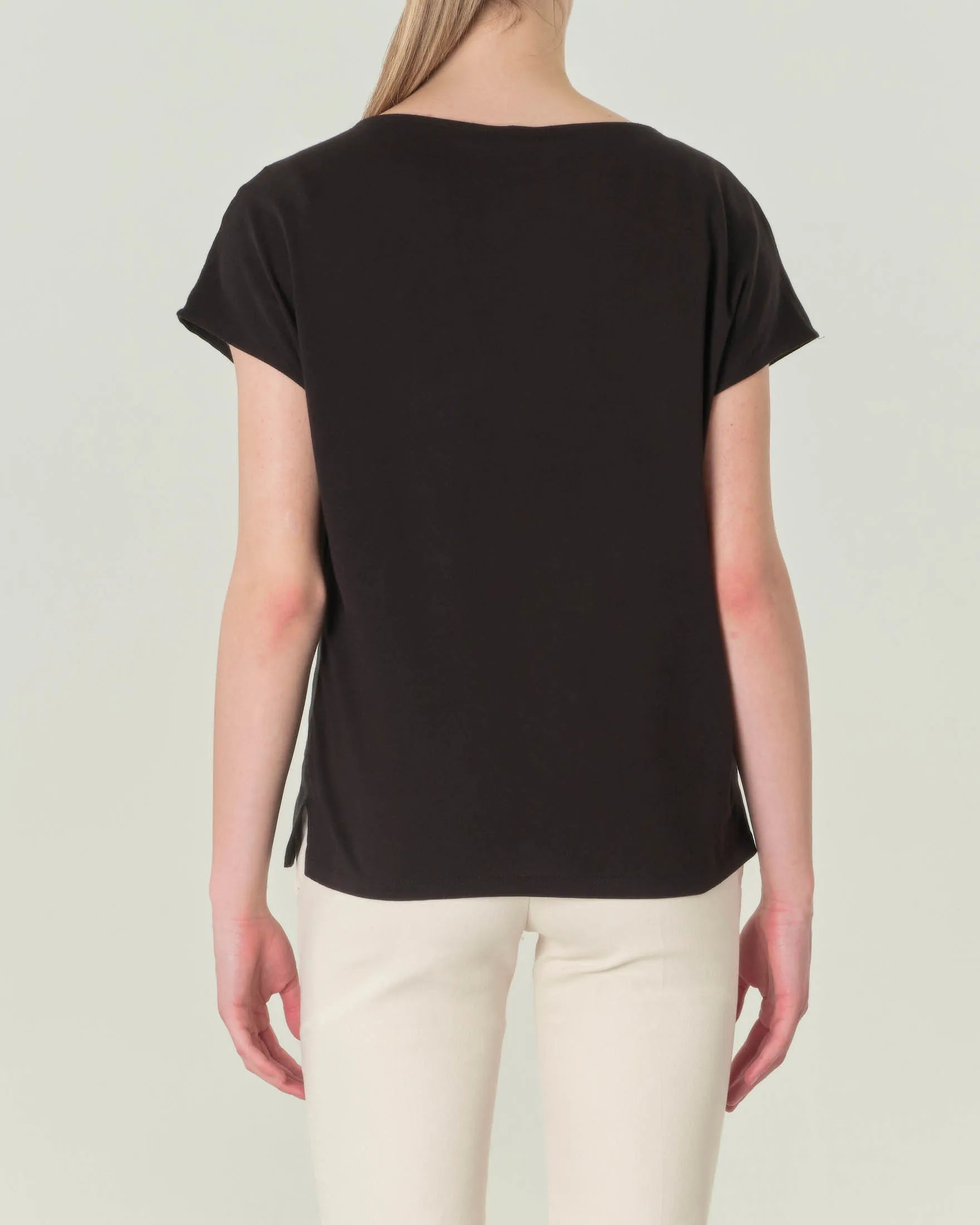 Blusa nera con davanti in lino e retro in jersey di cotone con maniche ad aletta