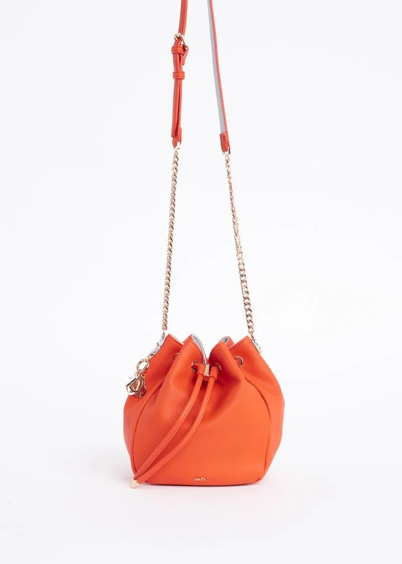 Borsa a secchiello con charm decorativo