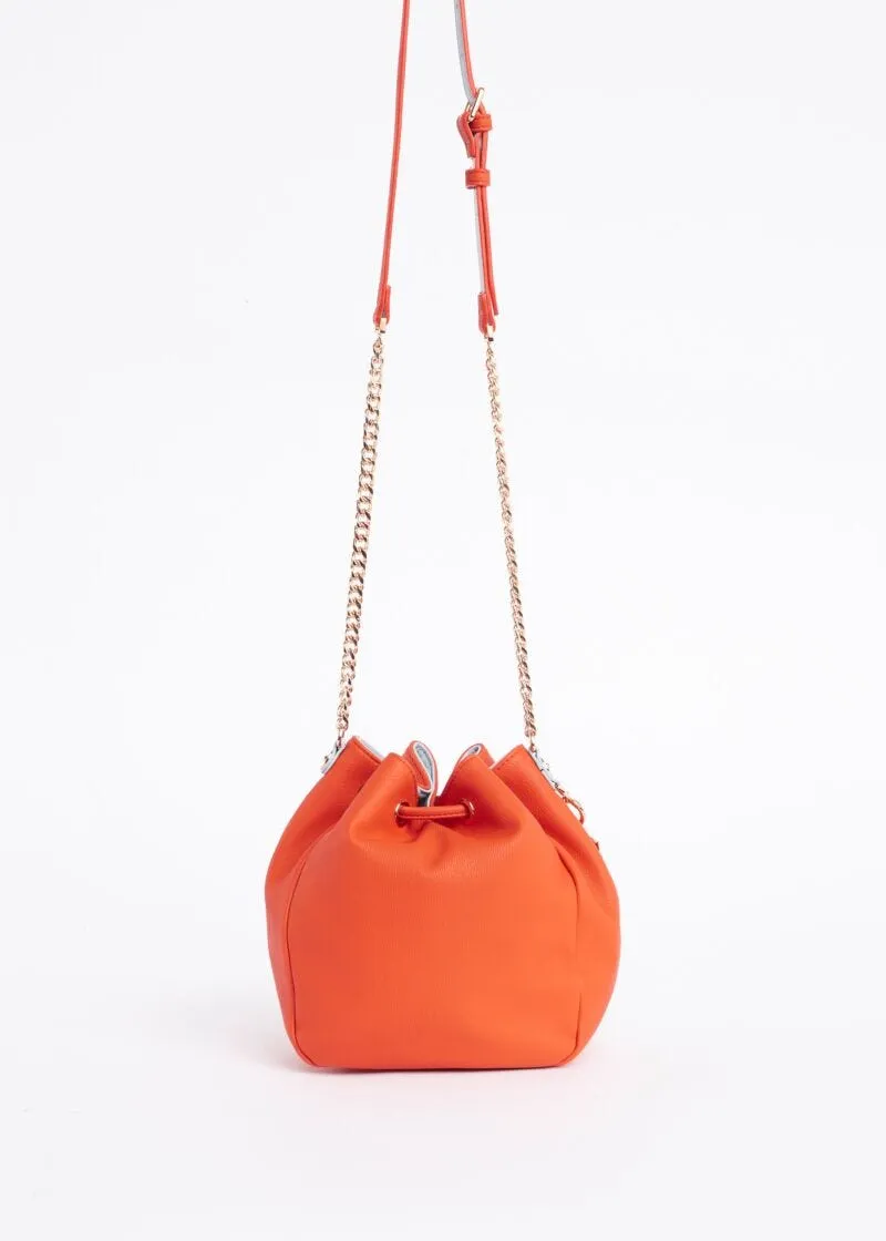 Borsa a secchiello con charm decorativo