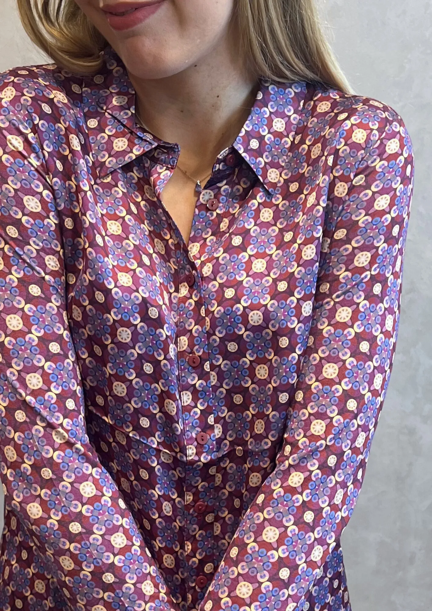 Camicia bimaterica in fantasia geometrica