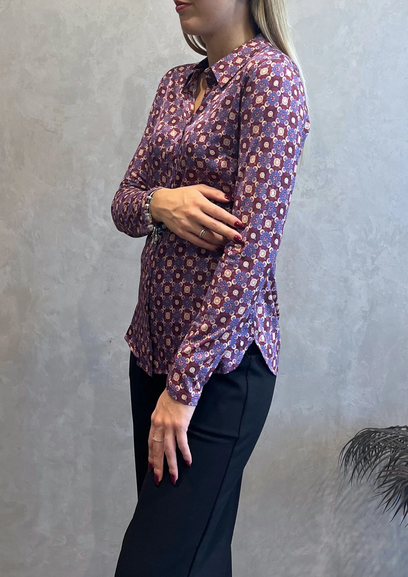 Camicia bimaterica in fantasia geometrica