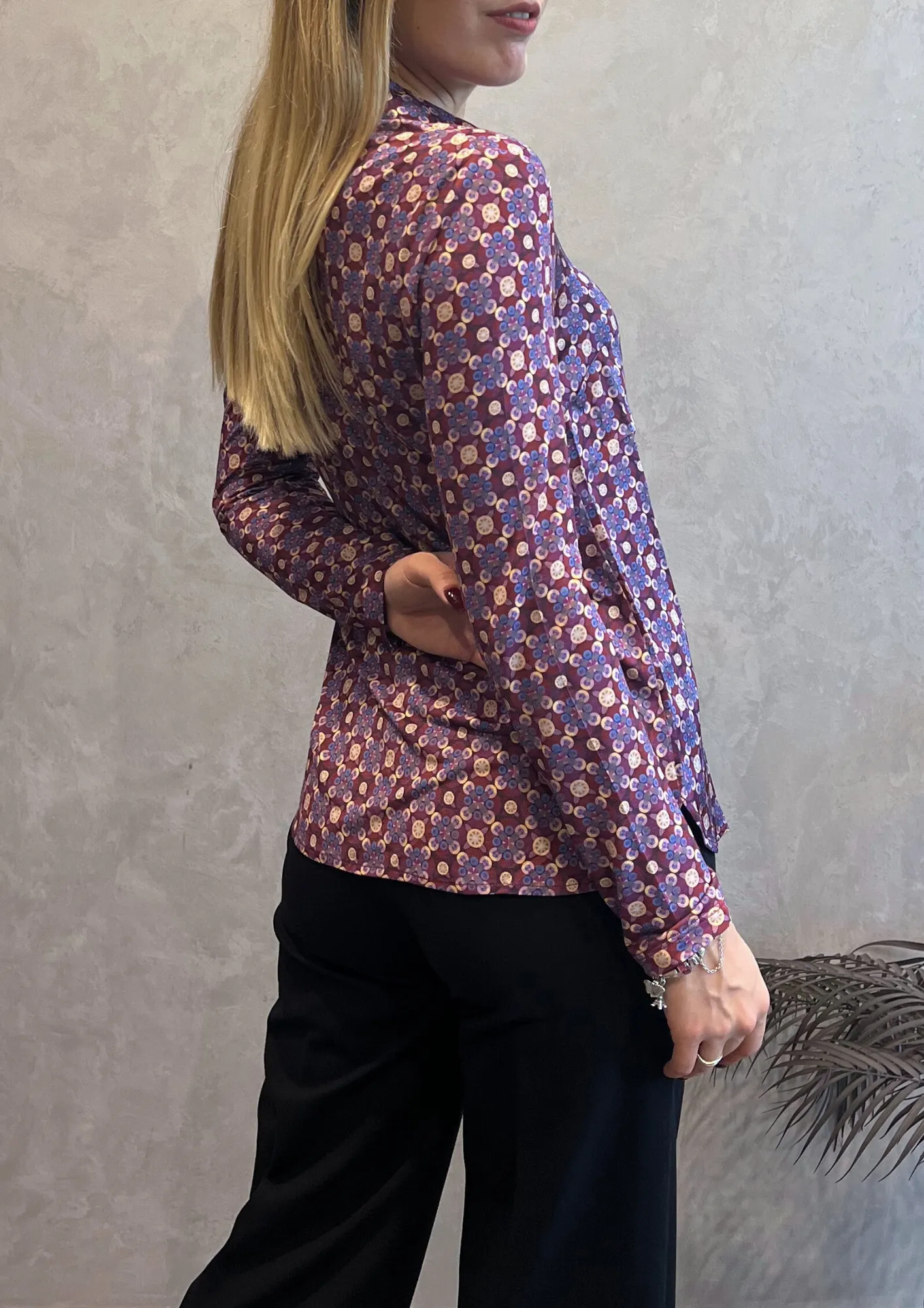 Camicia bimaterica in fantasia geometrica