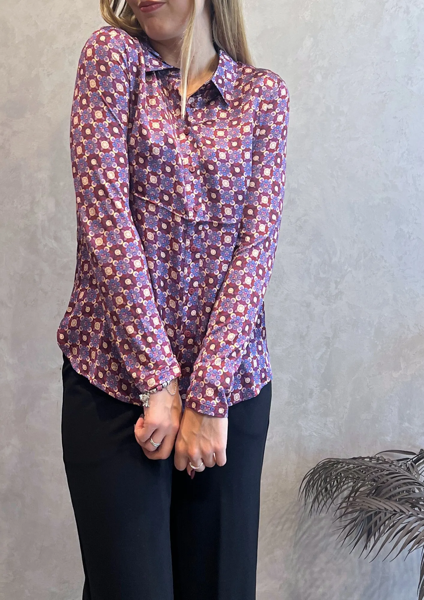 Camicia bimaterica in fantasia geometrica