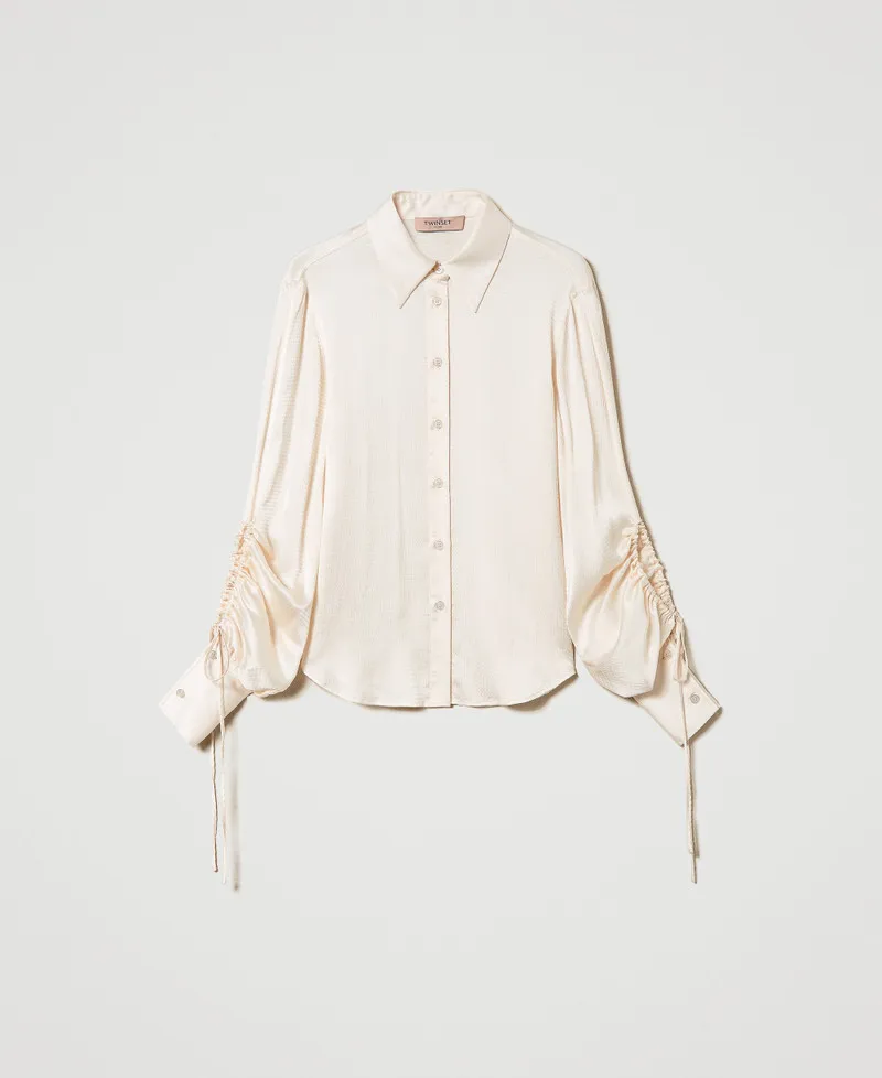 Camicia in raso martellato con oblò