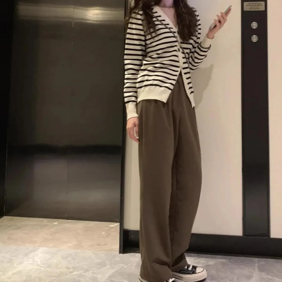 Cardigan a righe bianche nere maglione moda donna elegante top a maniche lunghe cardigan primaverile donna 2023