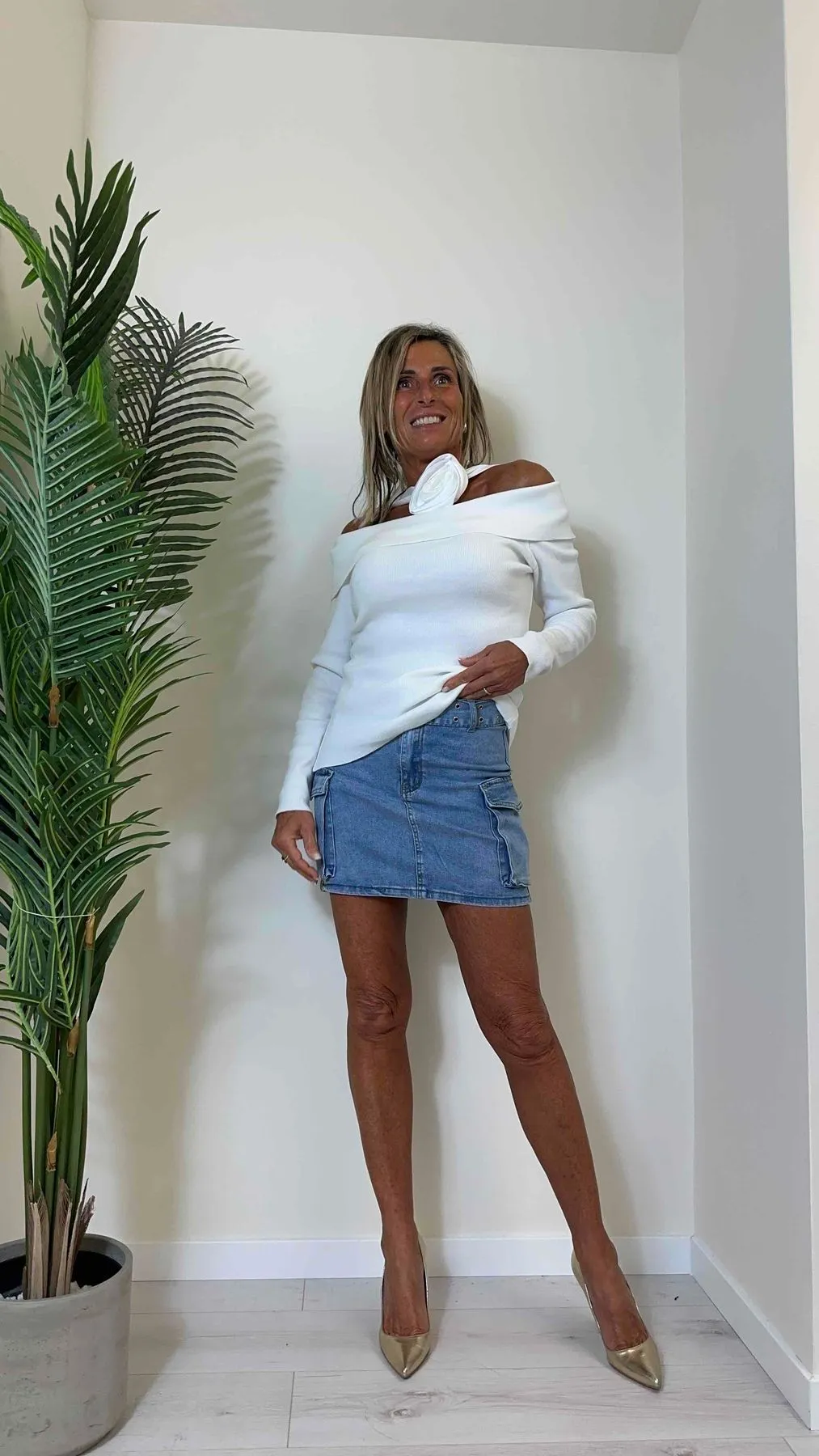 DAFNE - MAR023P26 - MAGLIA SCOLLO SHIFFER CON LACCETTO E SPILLA FIORE STACCABILI