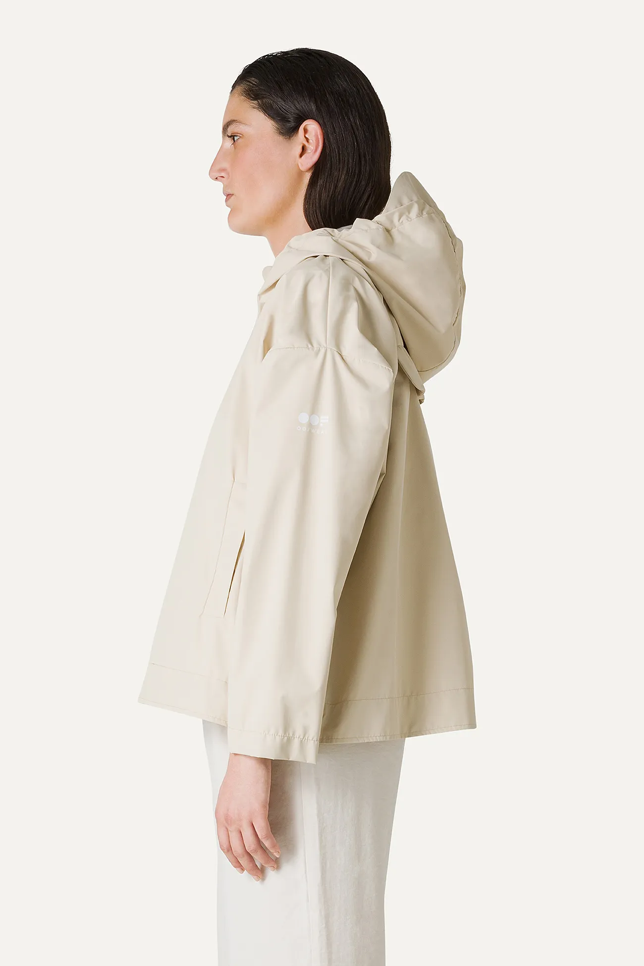 GIACCA CORTA IN NYLON CON INTERNO ARGENTO 9214 - CREMA