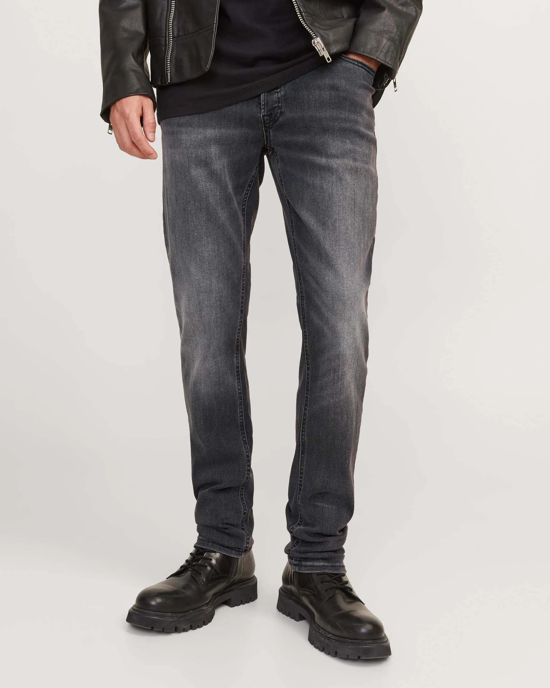 Jeans slim-fit a vita bassa in cotone stretch lavaggio nero con sabbiature