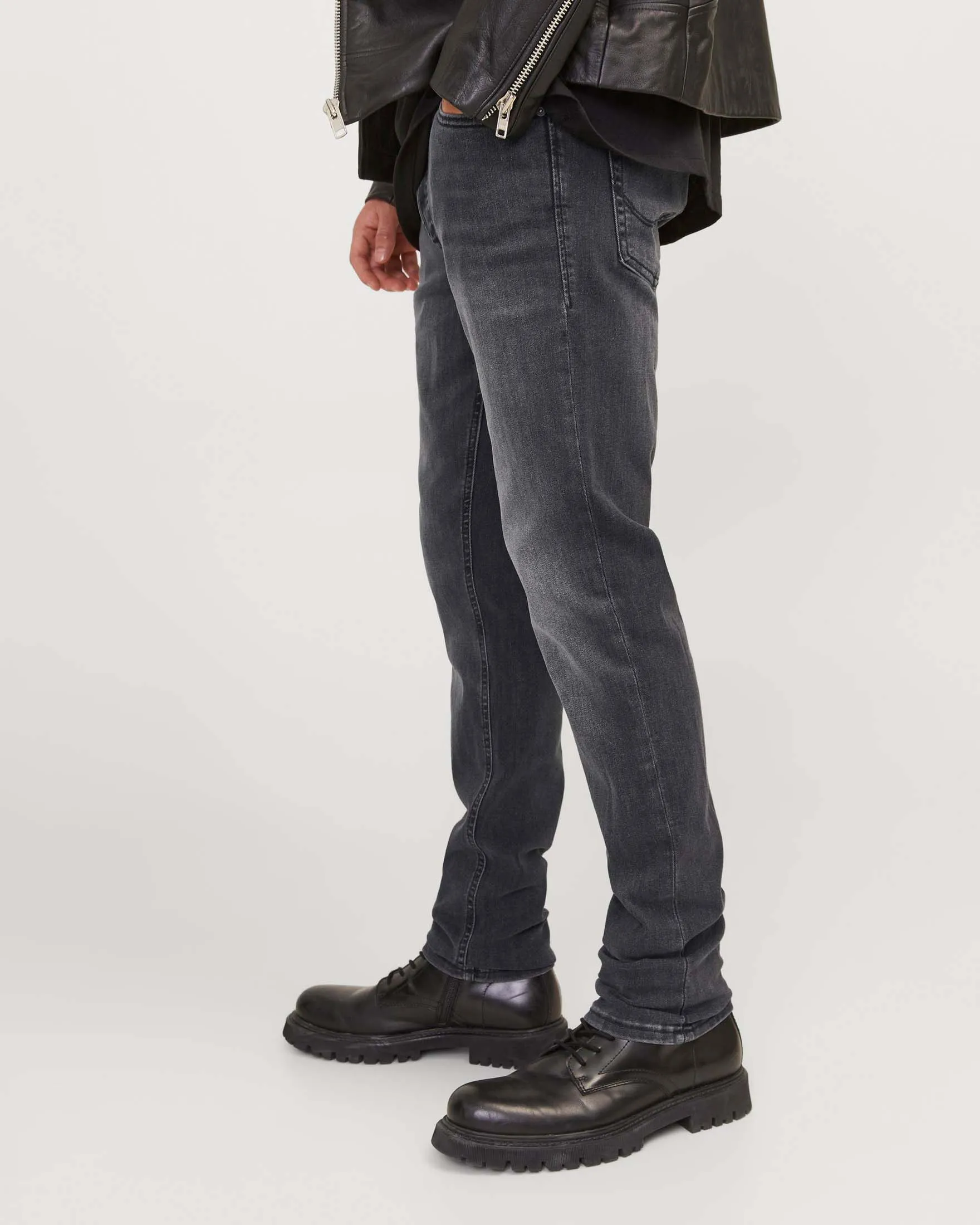 Jeans slim-fit a vita bassa in cotone stretch lavaggio nero con sabbiature