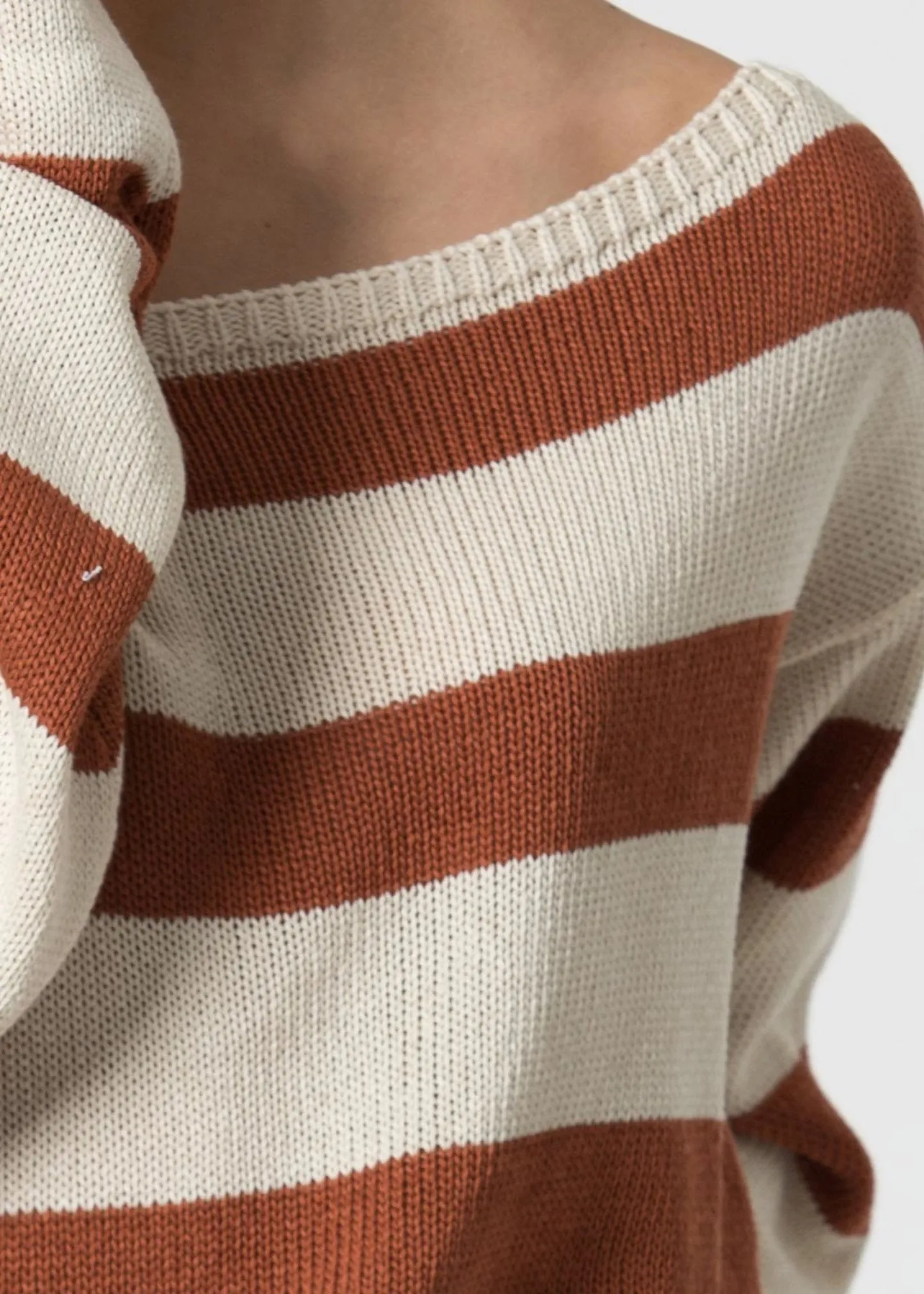 Kocca Boat Neck Sweater / Brown