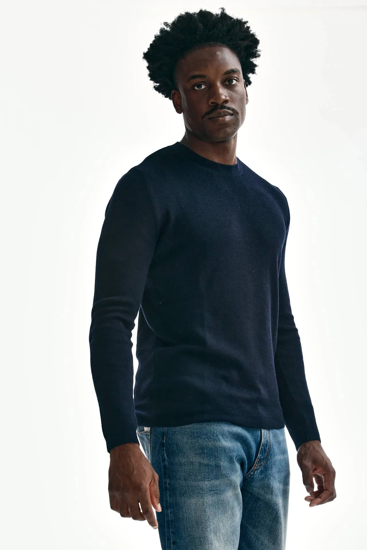 Maglia girocollo in lana blu 