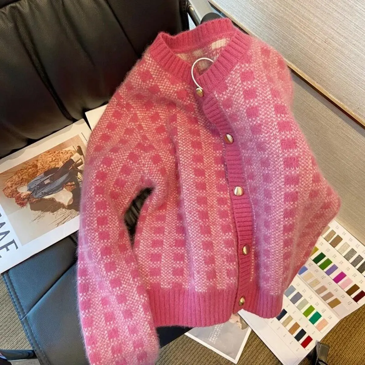Maglione morbido scozzese cardigan rosa femminile 2023 Primavera nuovo cappotto cardigan corto lavorato a maglia delicato da don