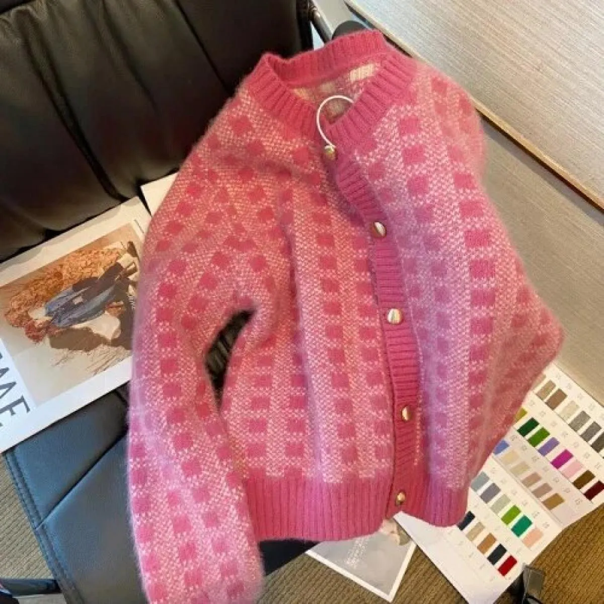 Maglione morbido scozzese cardigan rosa femminile 2023 Primavera nuovo cappotto cardigan corto lavorato a maglia delicato da don