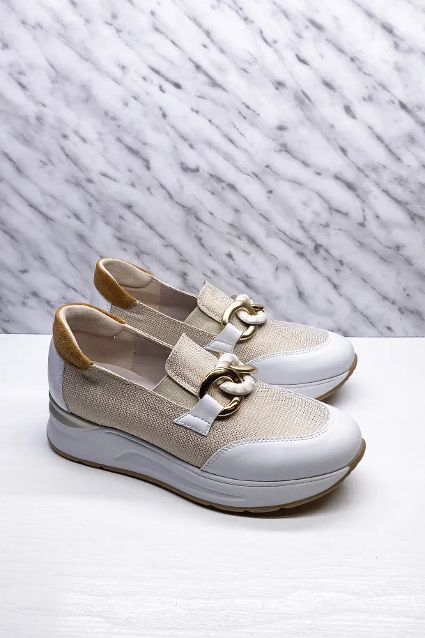   MOOSA Sneakers