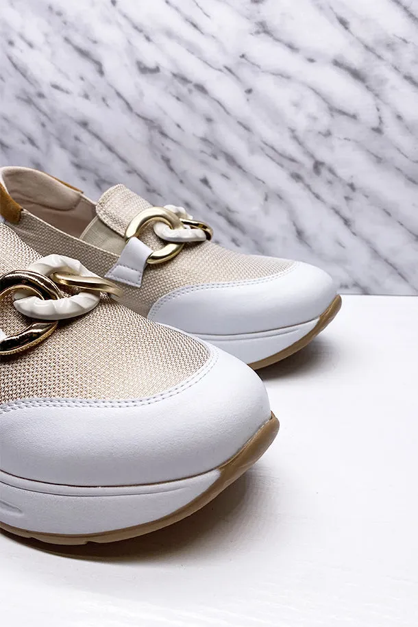   MOOSA Sneakers