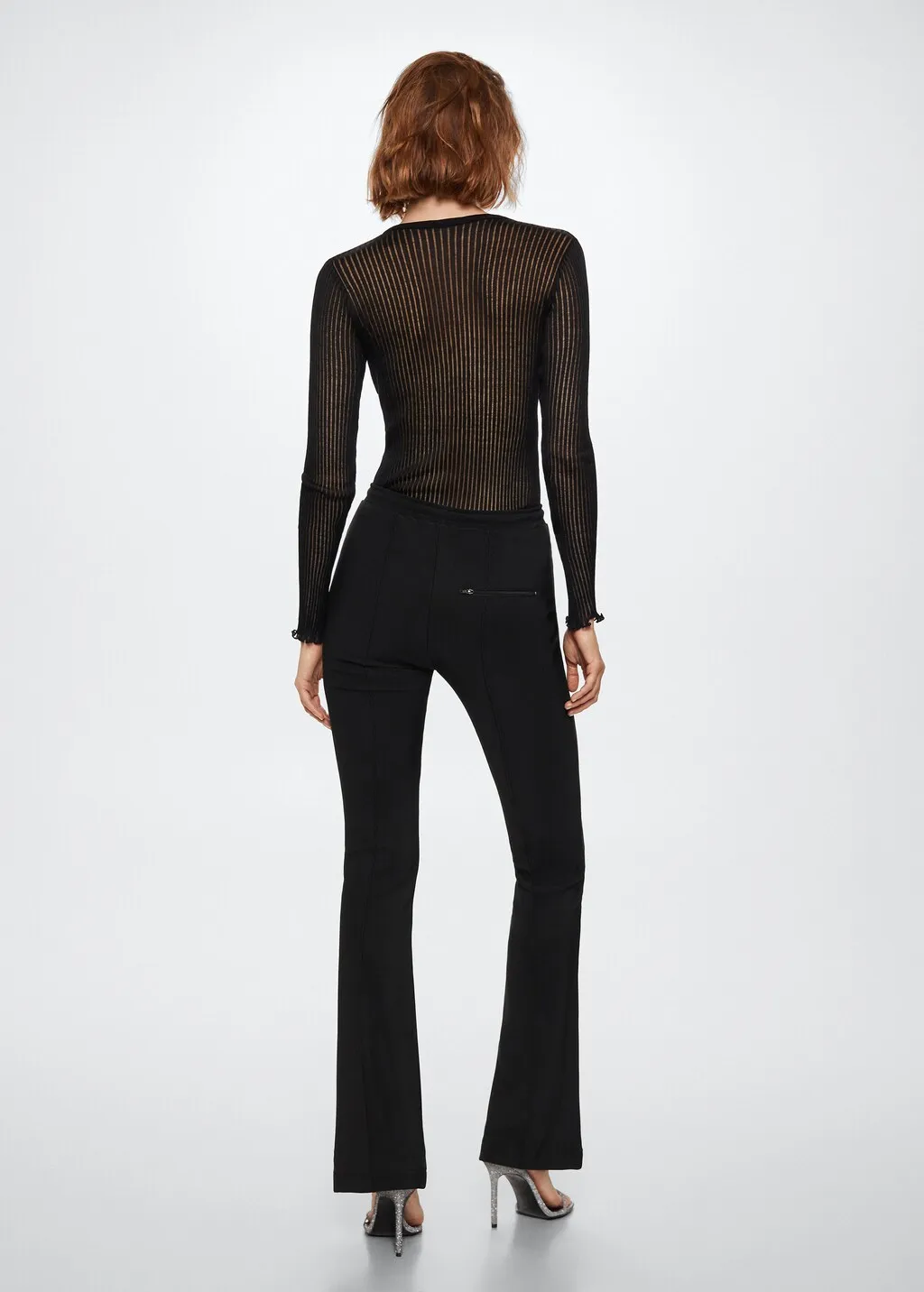 Pantaloni flare