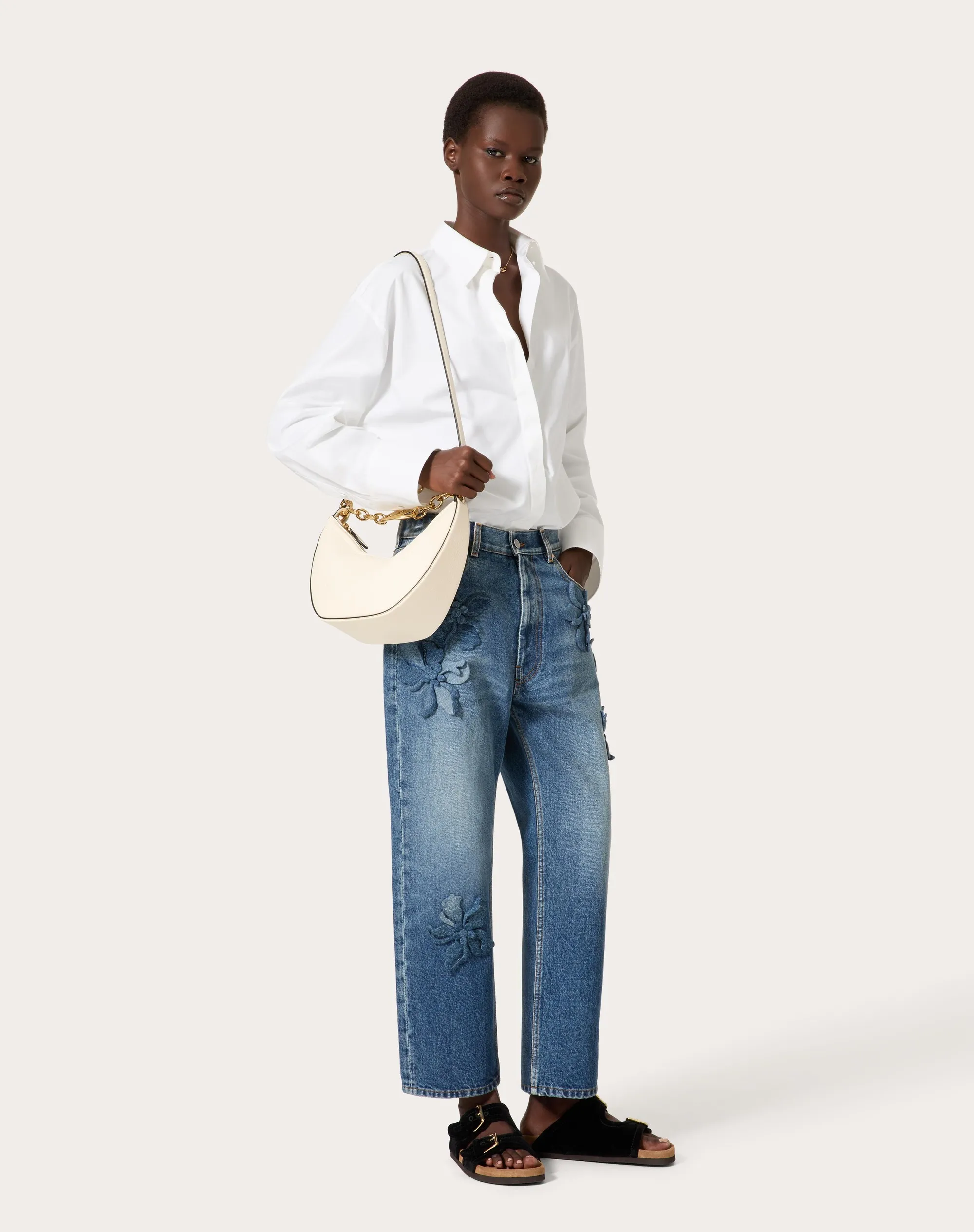 PANTALONI IN MEDIUM BLUE DENIM RICAMATI