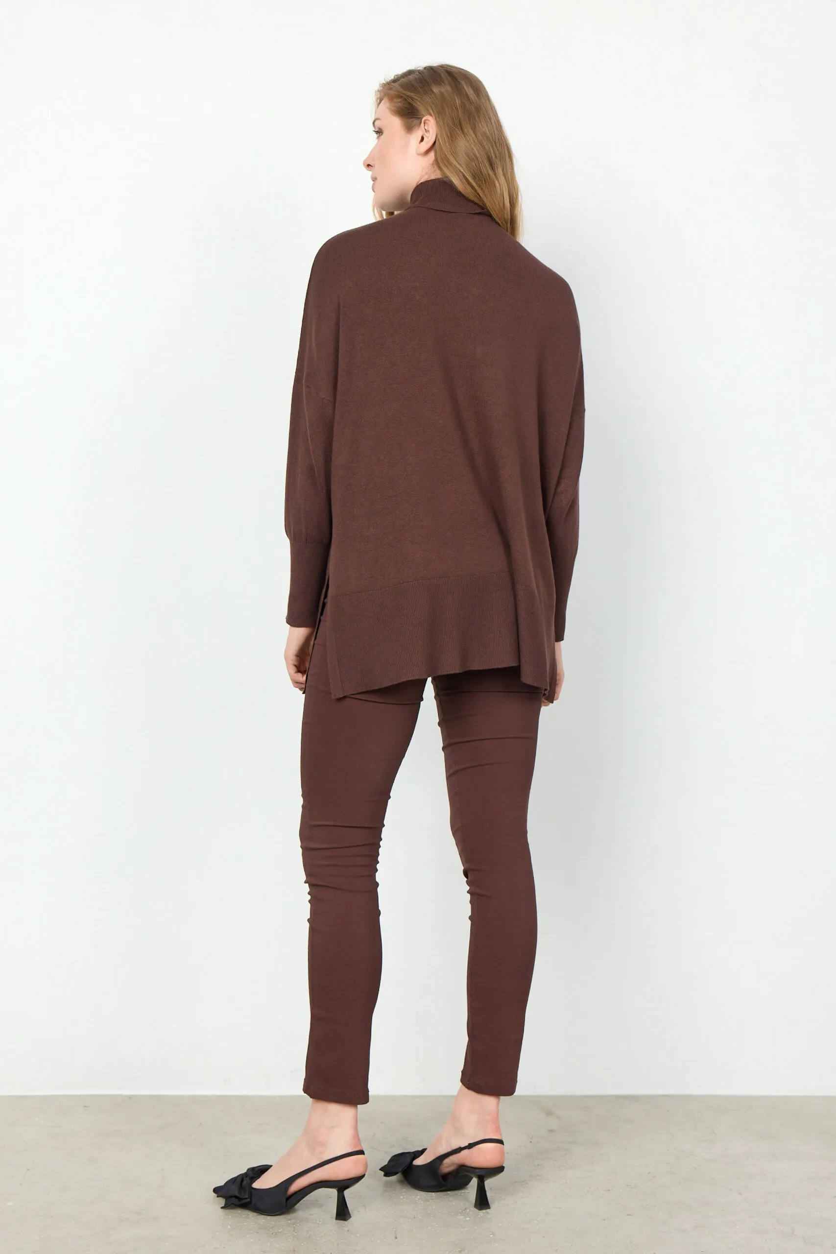 SC-Dollie 719: Pullover Turtleneck in Marrone Cioccolato – Comodità e Stile con Soyaconcept
