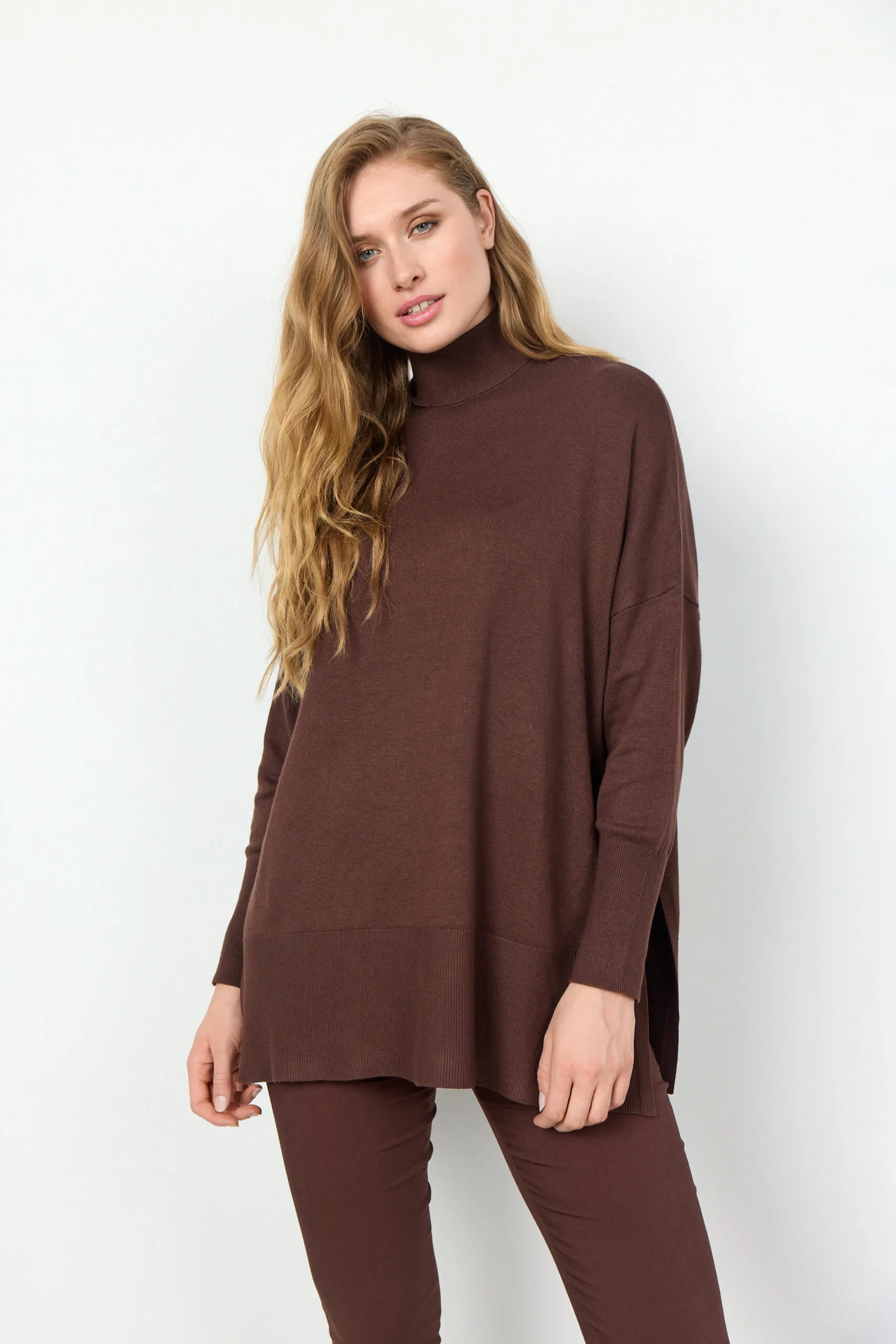SC-Dollie 719: Pullover Turtleneck in Marrone Cioccolato – Comodità e Stile con Soyaconcept