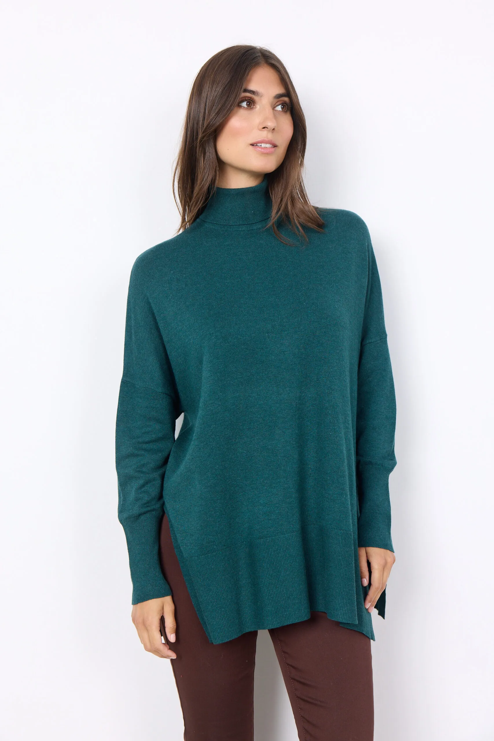 SC-Dollie 719: Pullover Turtleneck in Marrone Cioccolato – Comodità e Stile con Soyaconcept