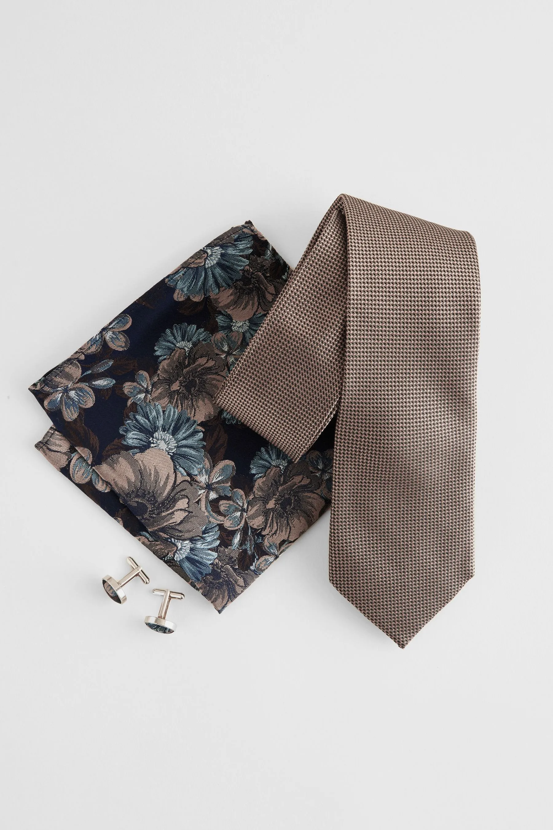 Set regalo con cravatta, fazzoletto da taschino e Gemelli