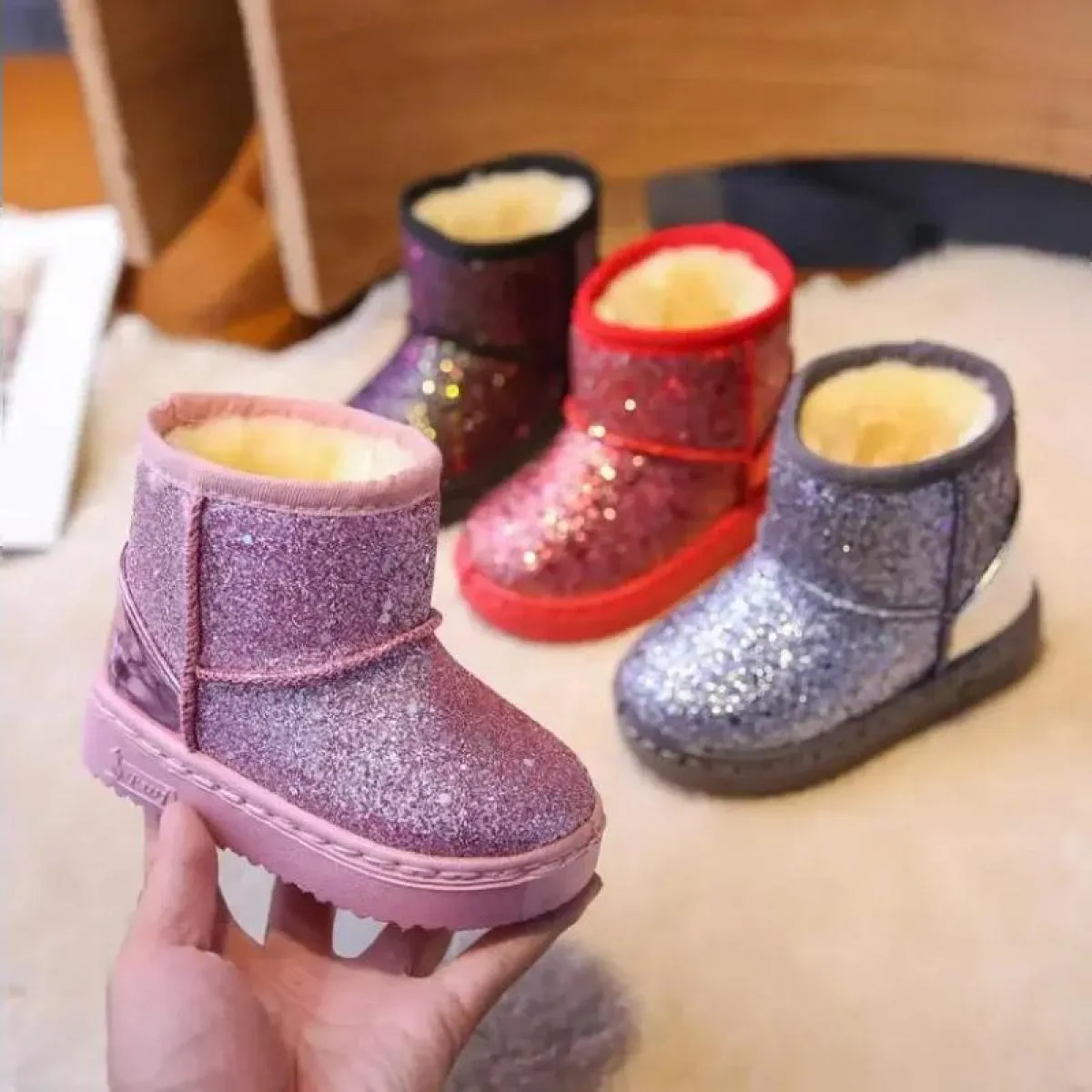 Stivali da neve per bambini 2024 Scarpe invernali calde da principessa per bambini Moda lucida suola piatta stivaletti antiscivo