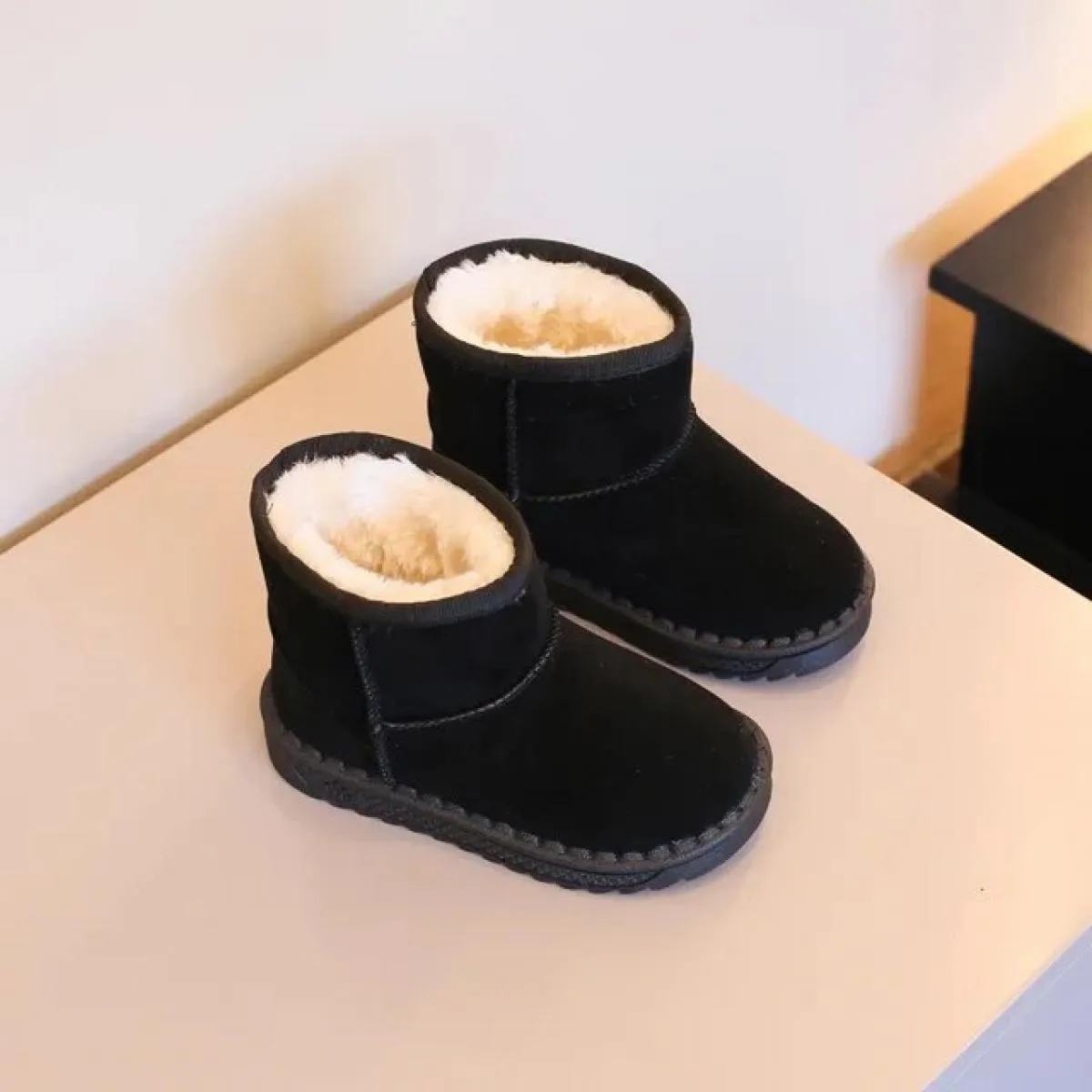 Stivali da neve per bambini 2024 Scarpe invernali calde da principessa per bambini Moda lucida suola piatta stivaletti antiscivo