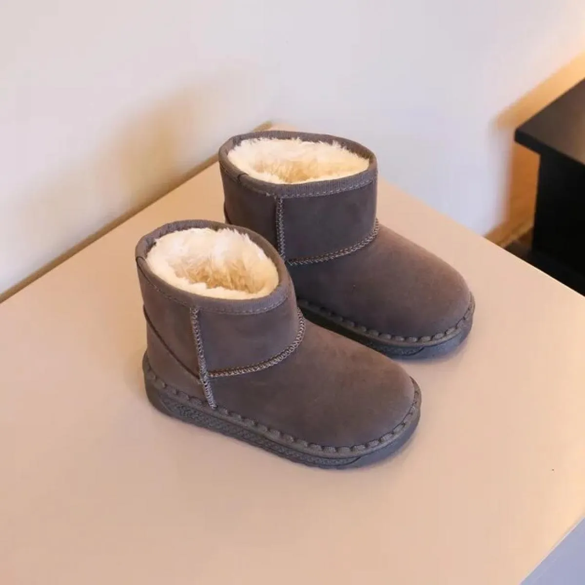 Stivali da neve per bambini 2024 Scarpe invernali calde da principessa per bambini Moda lucida suola piatta stivaletti antiscivo