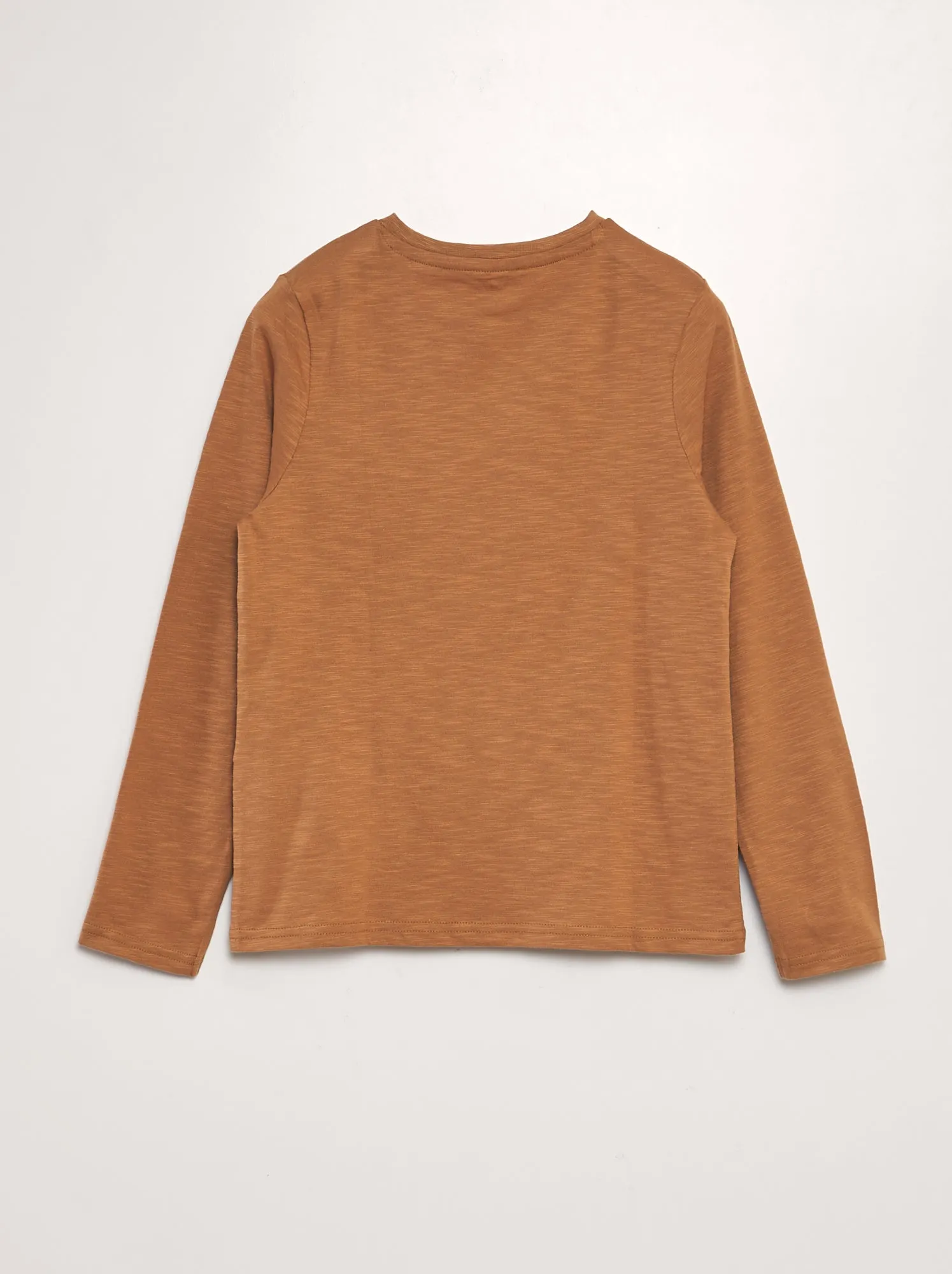 T-shirt con collo serafino - MARRONE