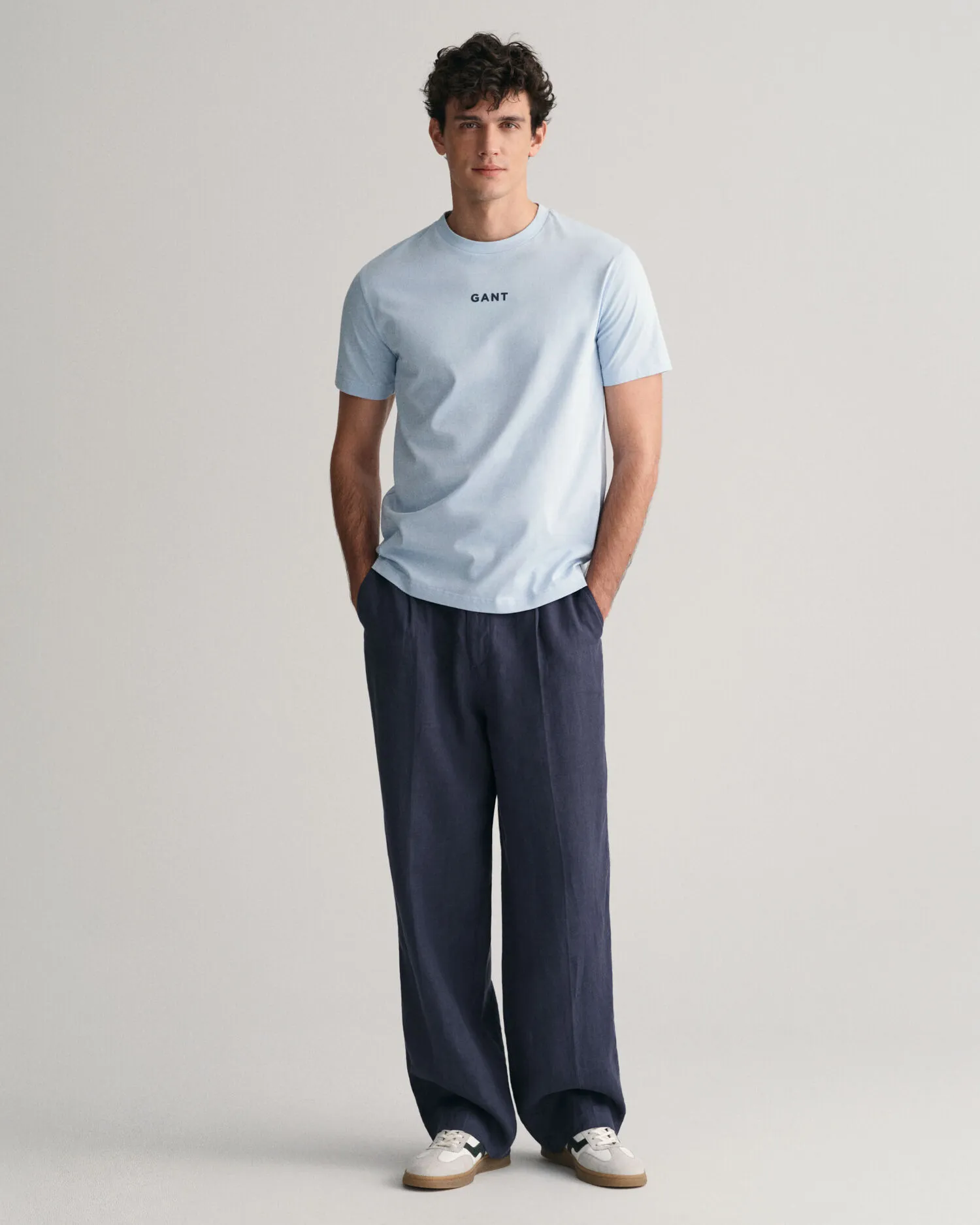 T-shirt GANT Logo piccolo a contrasto    