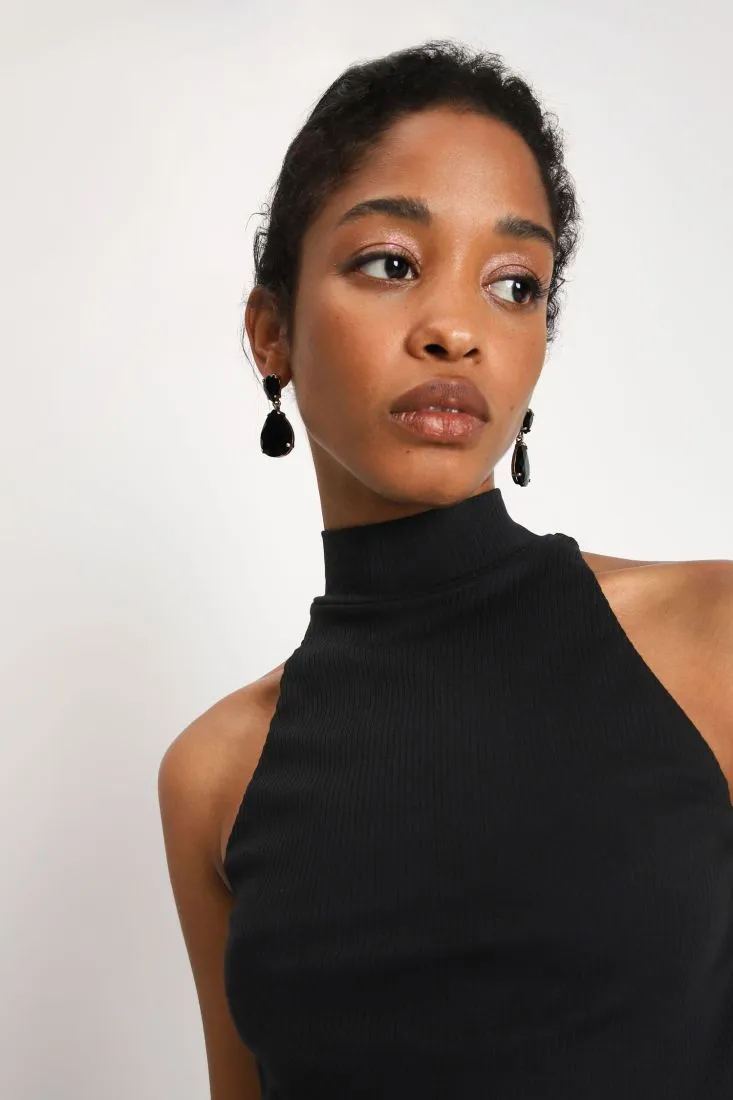Top cropped monocolour smanicato a collo alto