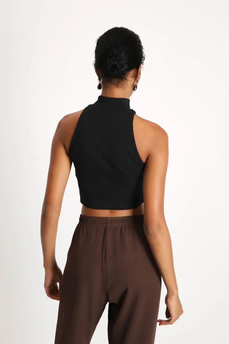 Top cropped monocolour smanicato a collo alto