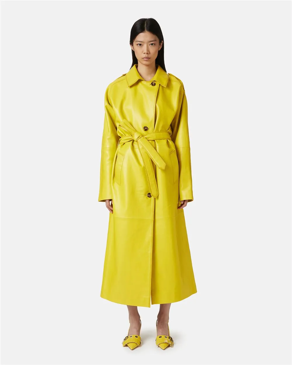 Trench in pelle con dettaglio patch ricamato