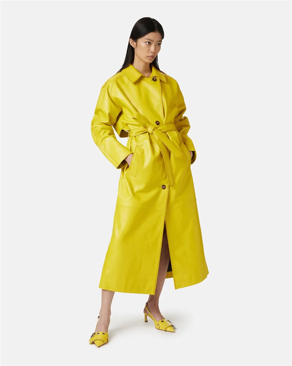 Trench in pelle con dettaglio patch ricamato